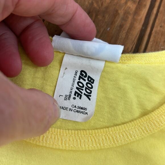 Vintage women’s Body Glove Yellow Short Sleeve boxy, oversized, cotton Tee NWT - Picture 5 of 7